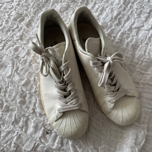 White Adidas Superstar | Bern