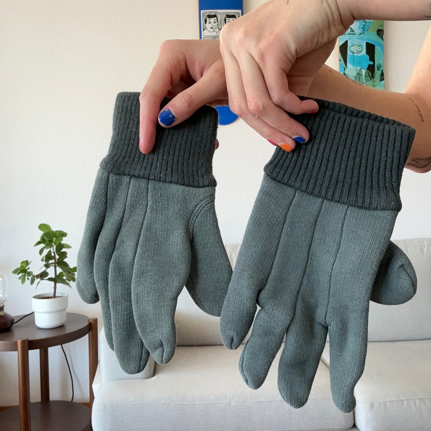 Graue Handschuhe