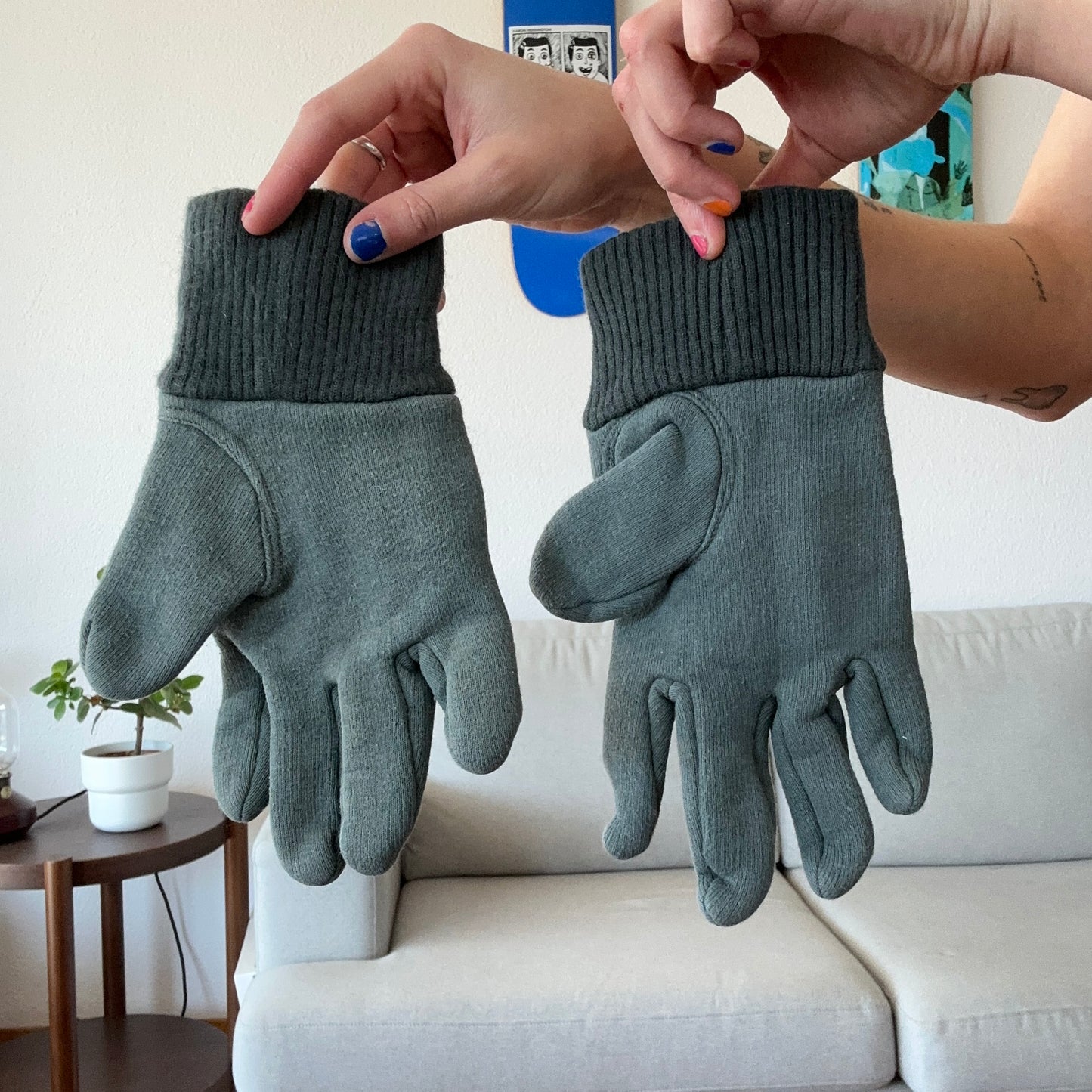 Graue Handschuhe