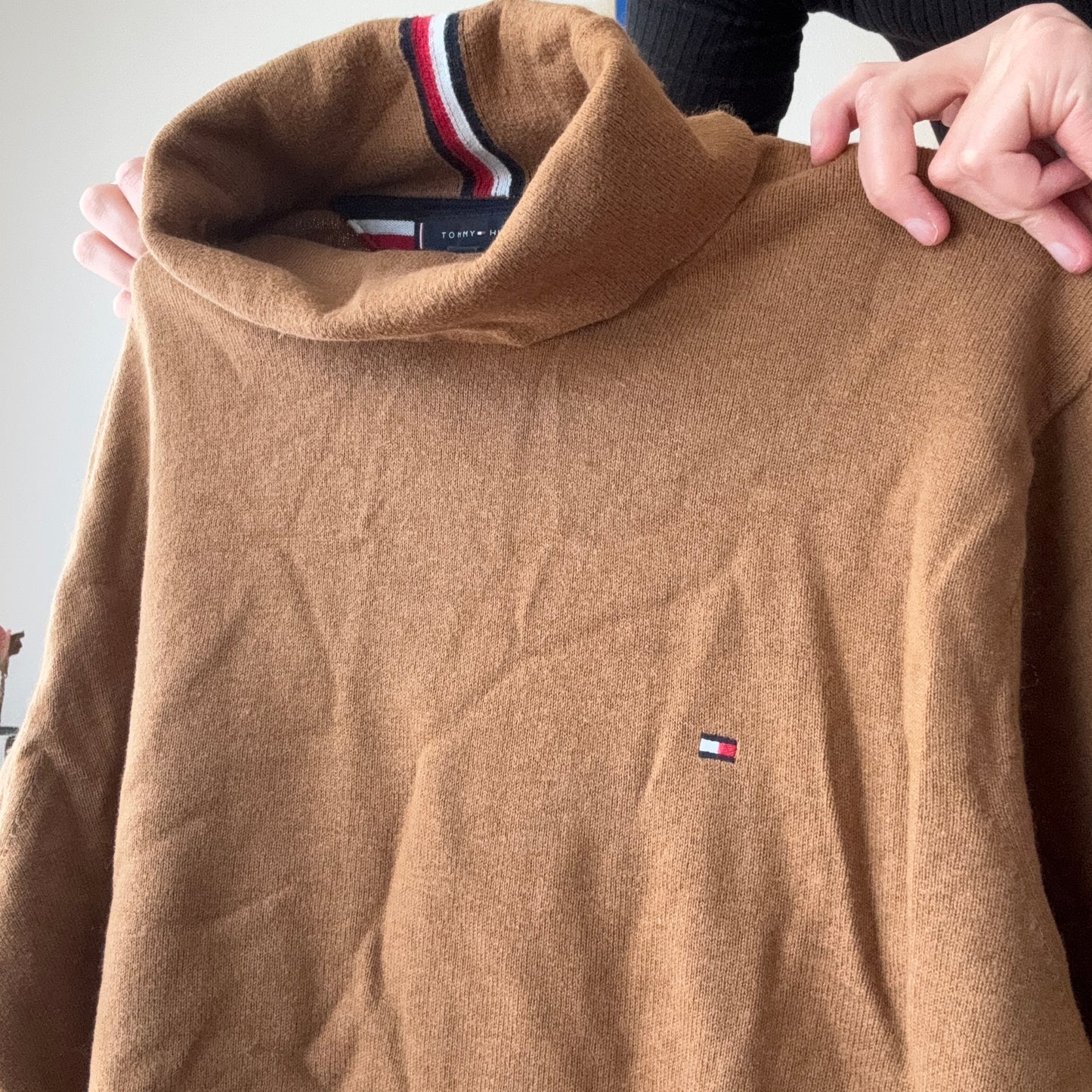 Brauner Tommy Hilfiger Rollkragenpullover mit langen Ärmeln