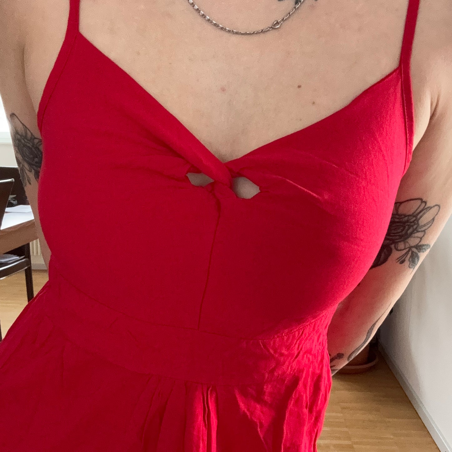 Robe rouge à motifs blancs | Berne