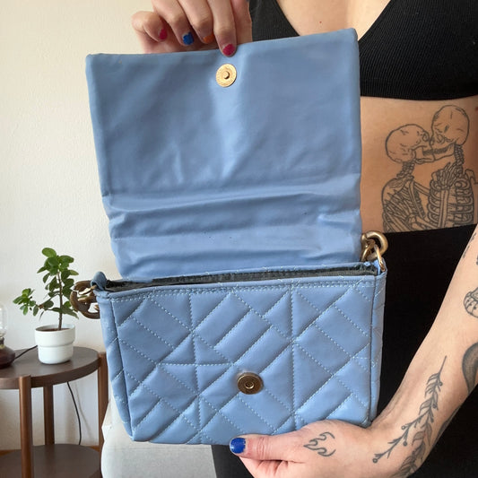 Blaue Tasche