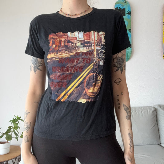 Schwarzes Shirt mit Frontprint