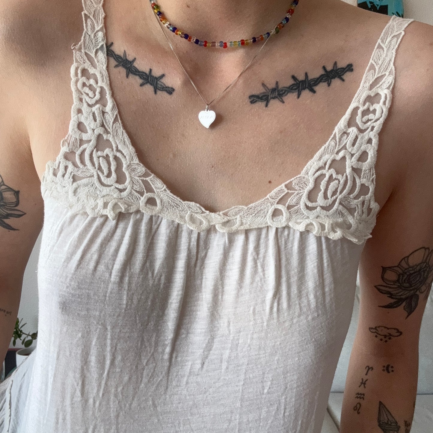 Top blanc avec de jolis détails au crochet