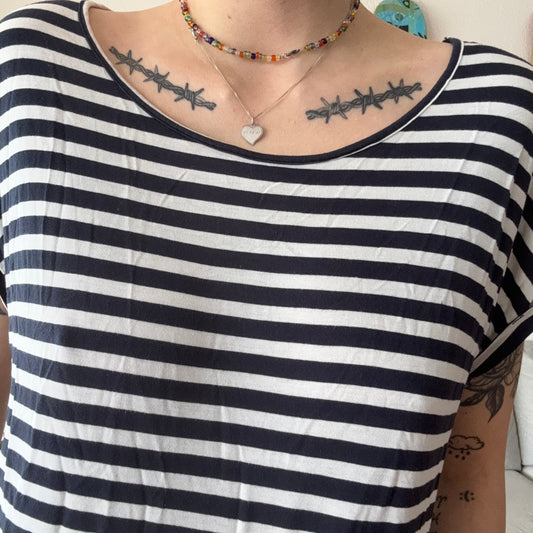 Schwarz-weiß gestreiftes Shirt