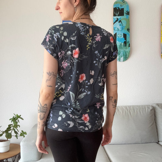 Blaues Shirt mit Blumendruck