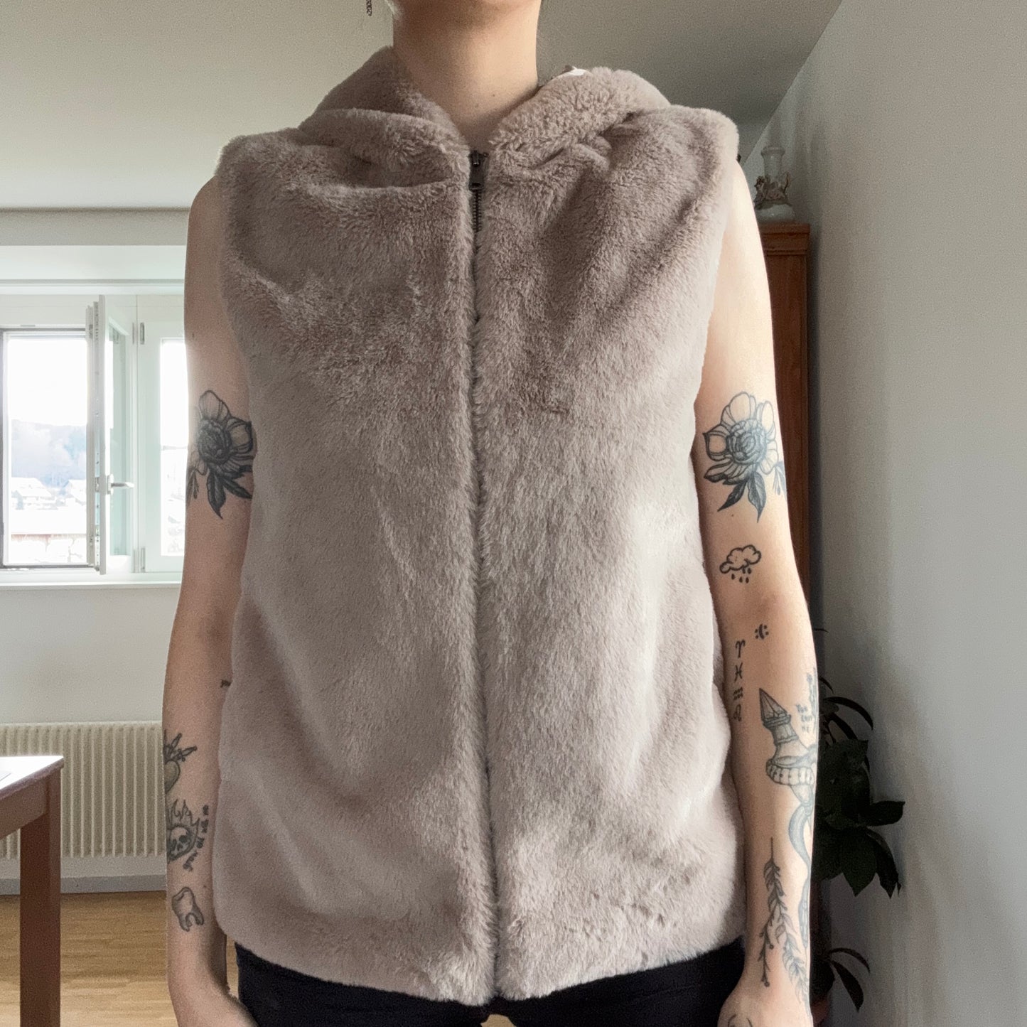 Beige Fluffy Vest | Bern