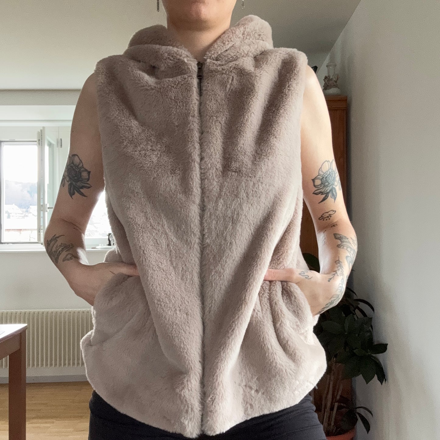 Beige Fluffy Vest | Bern
