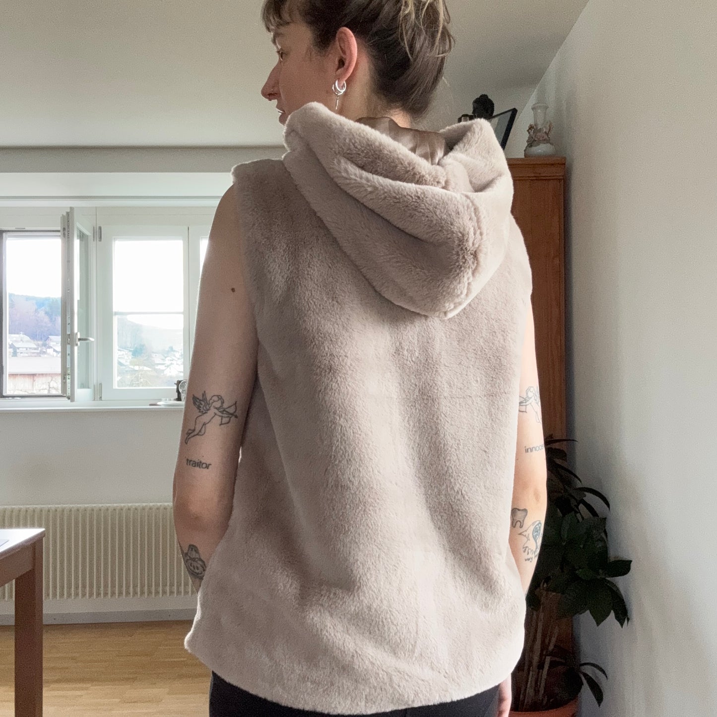 Beige Fluffy Vest | Bern