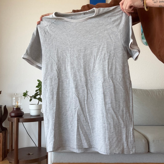 Gray Shirt with white details | Bern