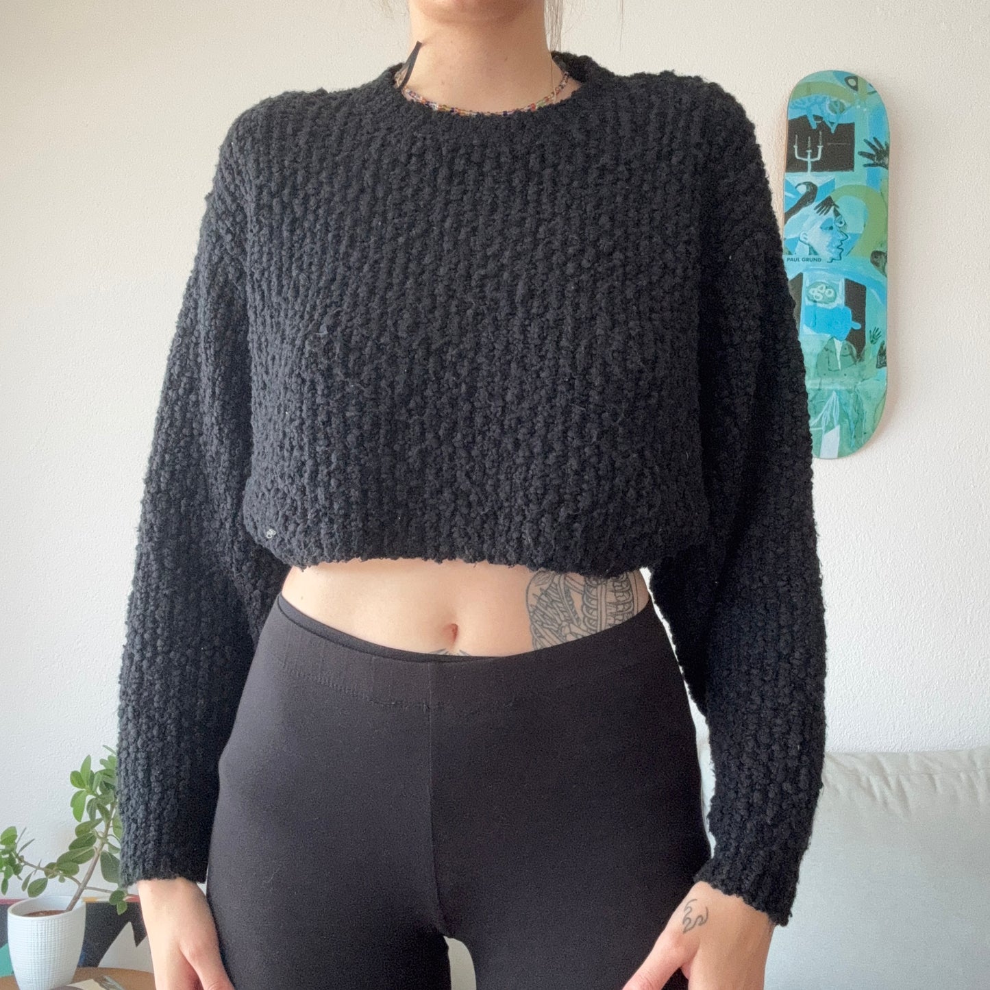Schwarzer, kurzer Strickpullover