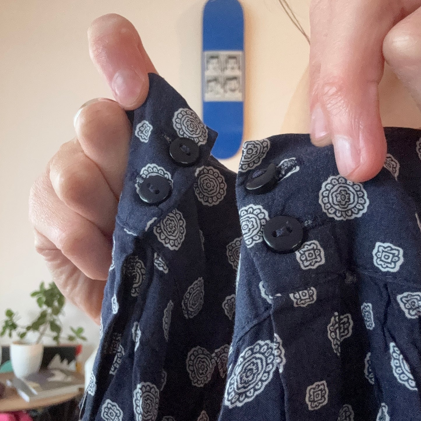 Manches longues 3/4 bleu avec motif blanc