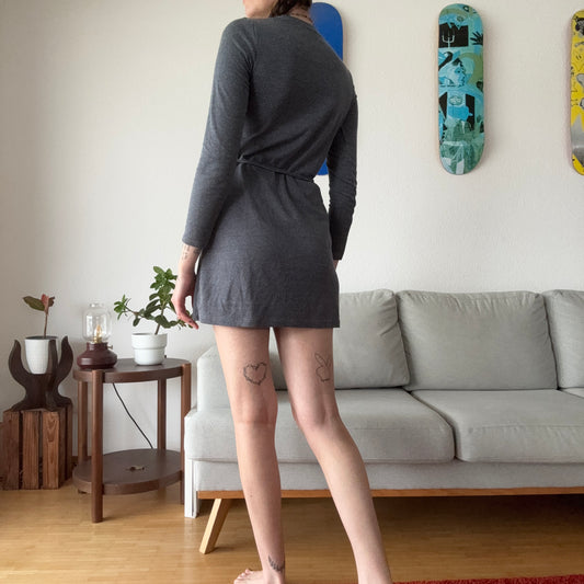 Graues Kleid