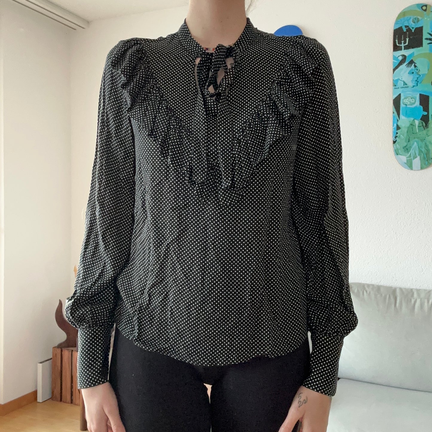 Schwarze Bluse mit weissen Punkten | Bern