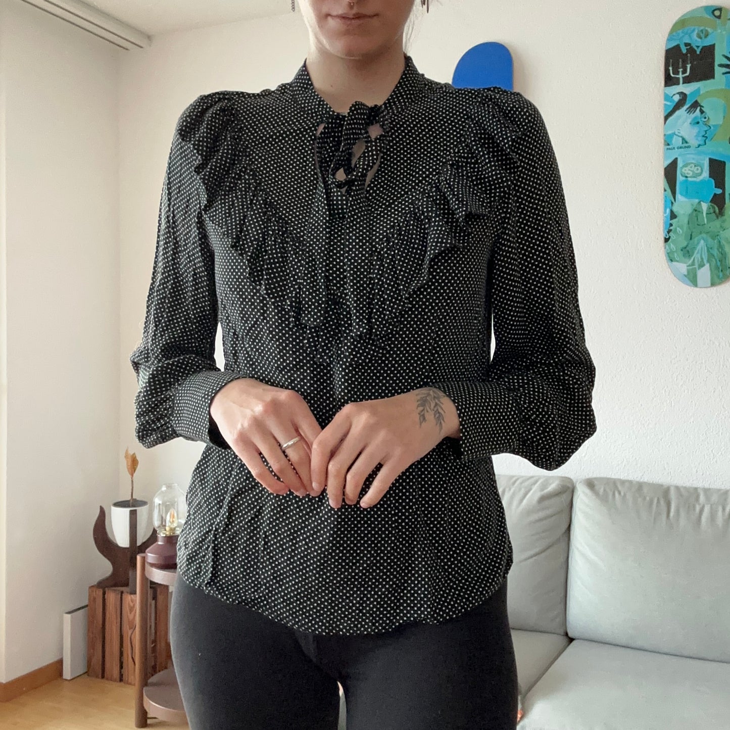 Schwarze Bluse mit weissen Punkten | Bern