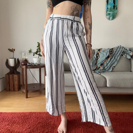 White Pants with black Stripes | Bern