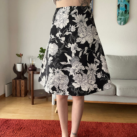 Black Skirt with white Flowers | Bern