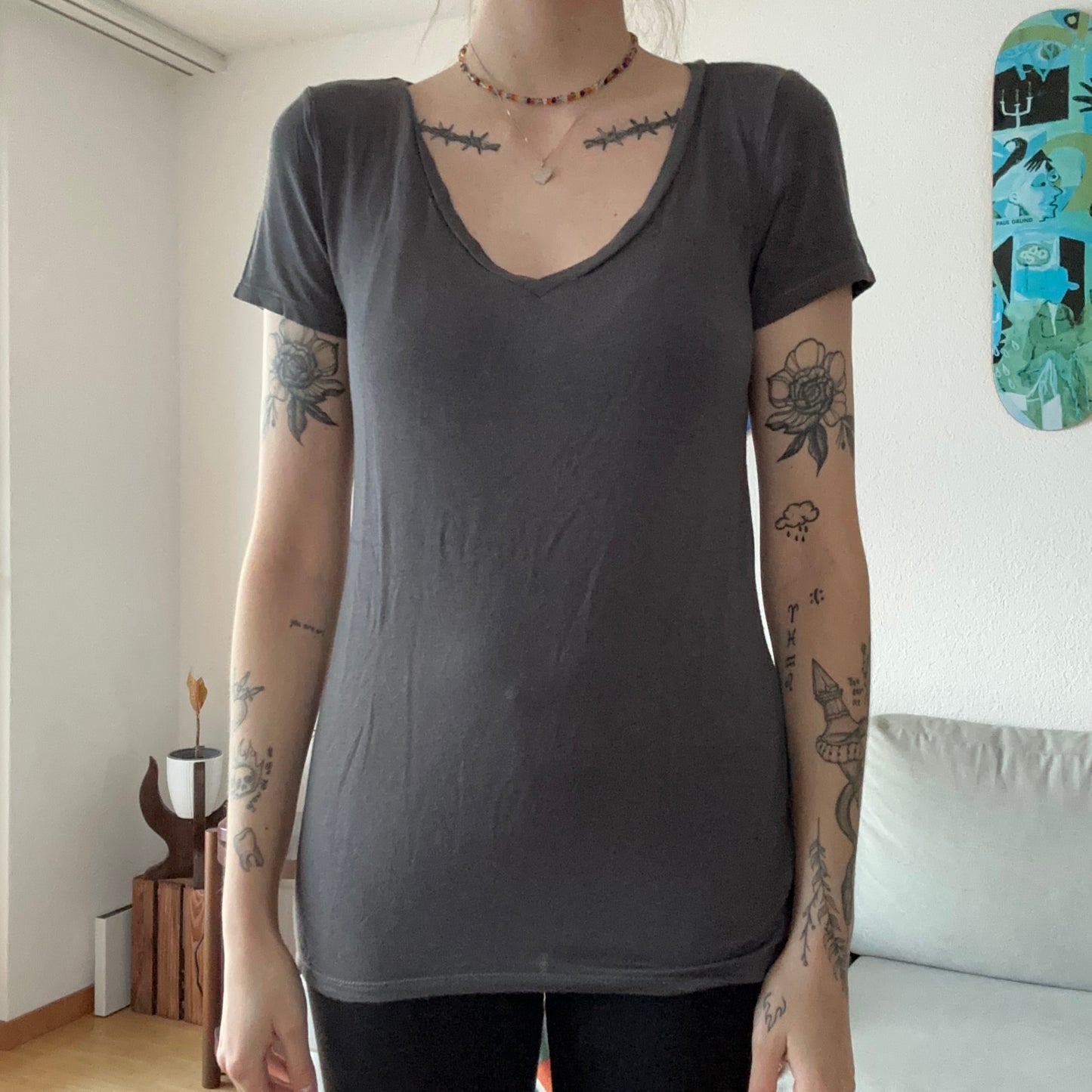 Graues Basic-Shirt