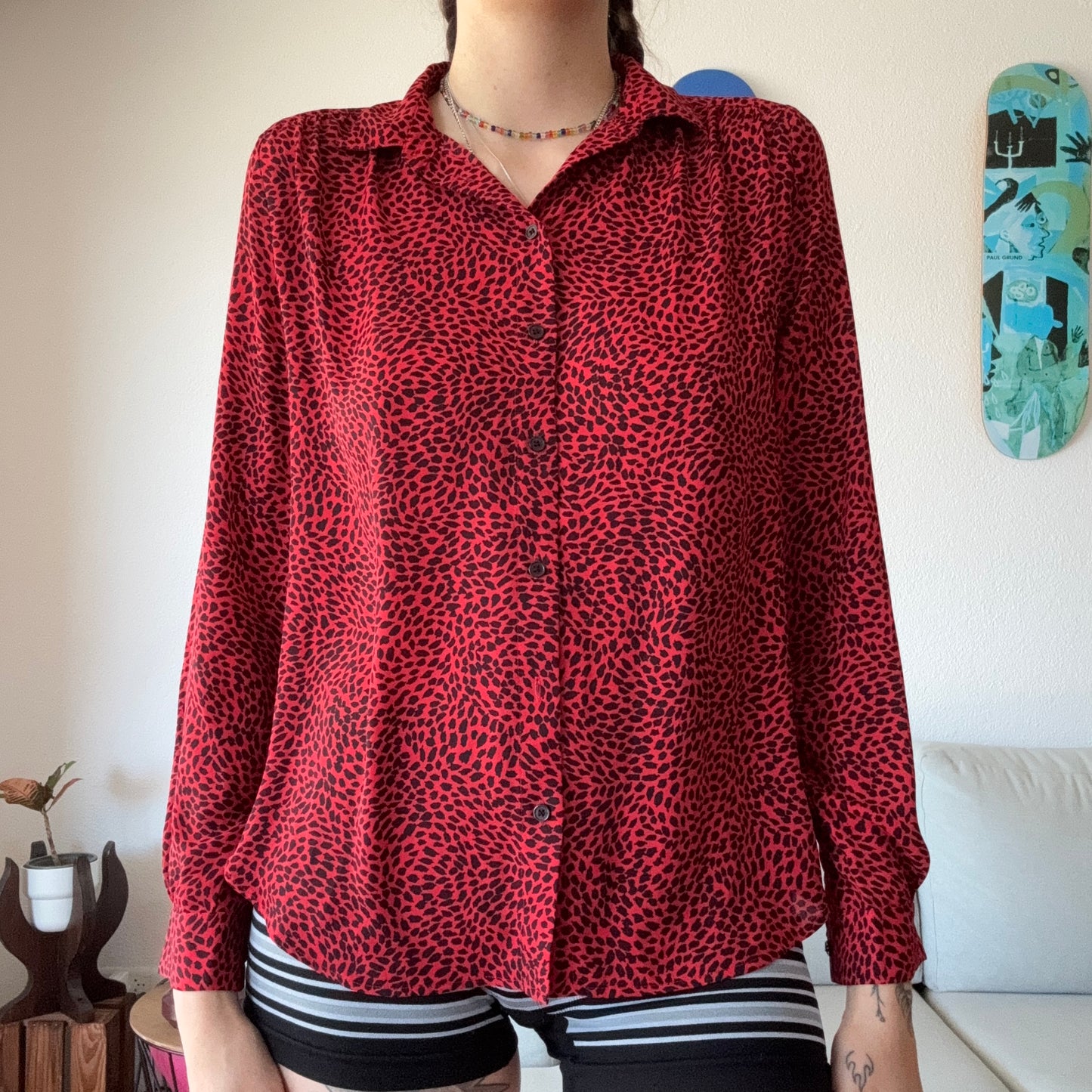 Chemisier rouge à pois noirs