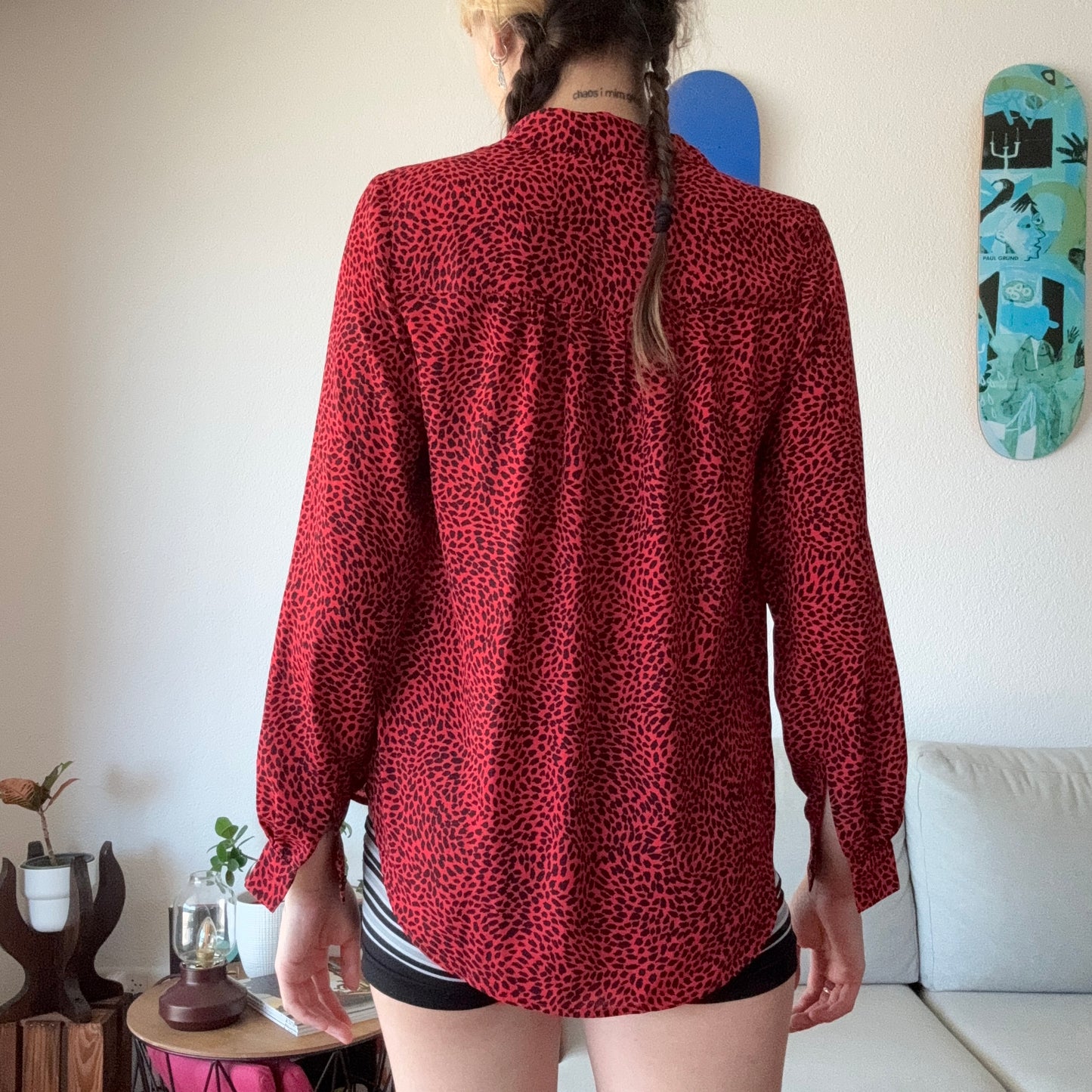 Chemisier rouge à pois noirs