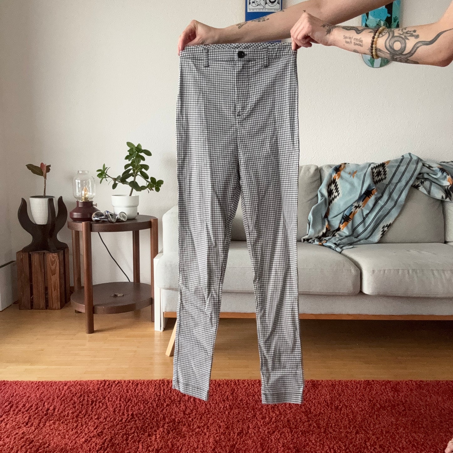 Pantalon à carreaux noirs et blancs