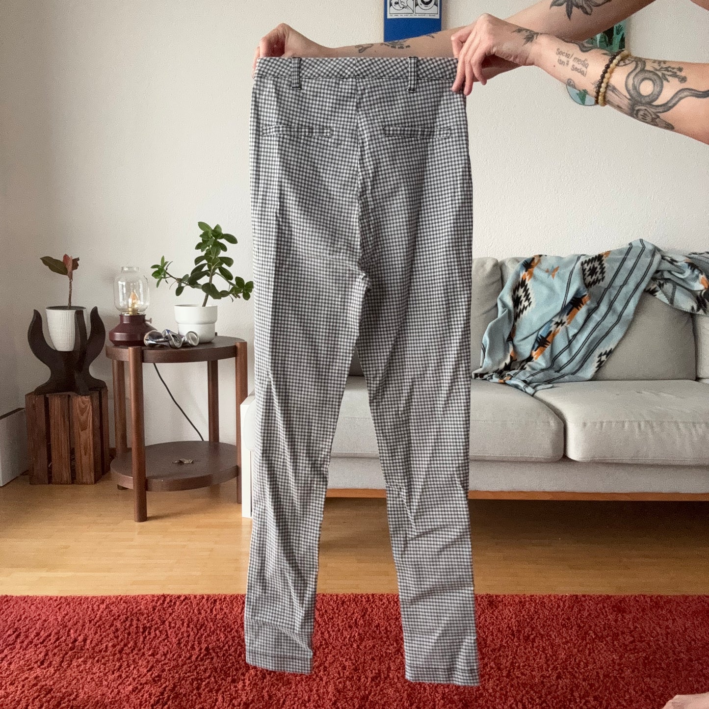 Pantalon à carreaux noirs et blancs