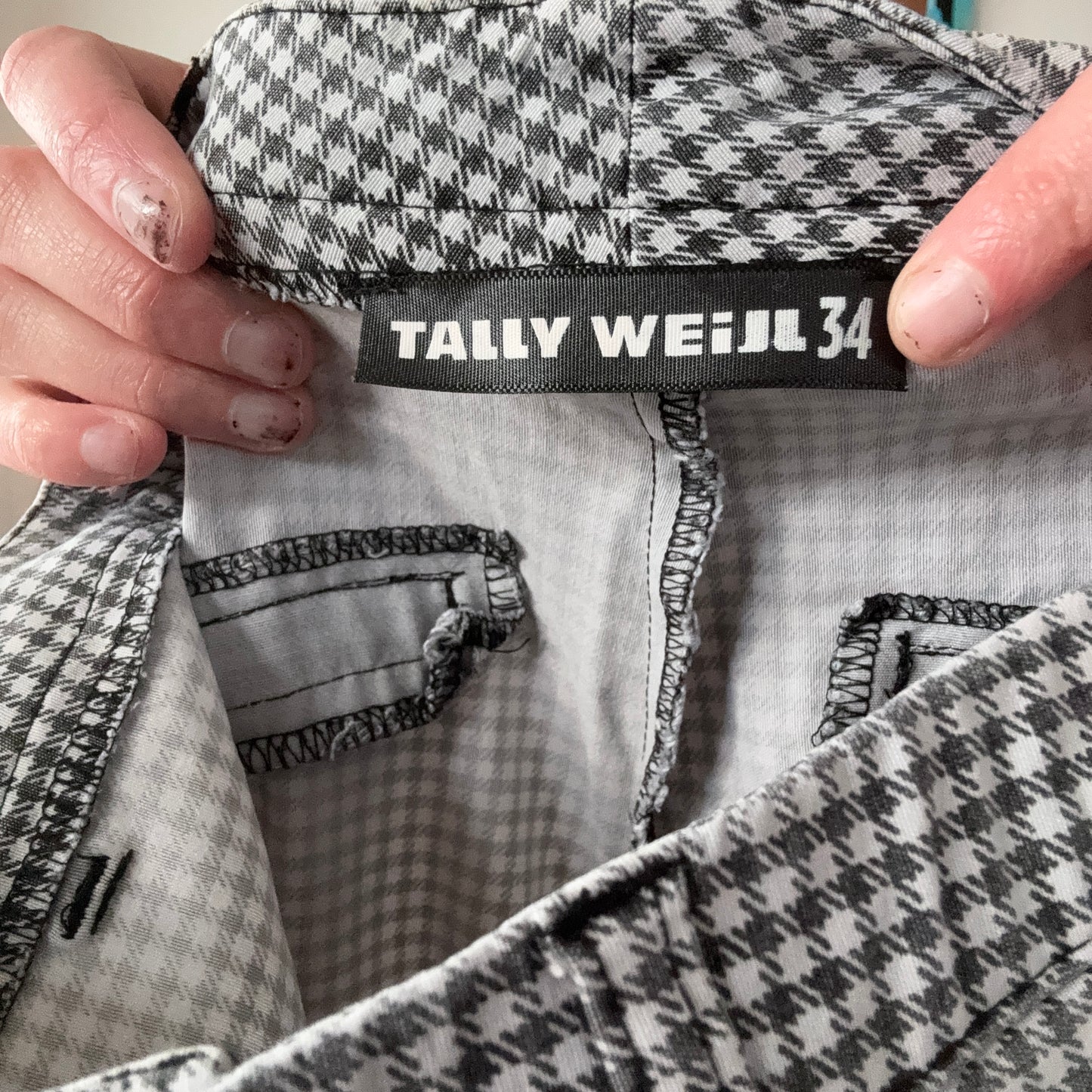 Pantalon à carreaux noirs et blancs