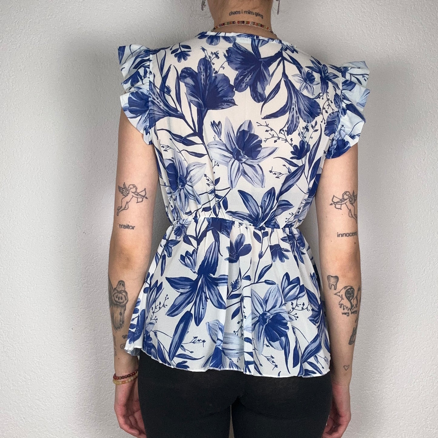 White Shirt with blue flower print | Bern