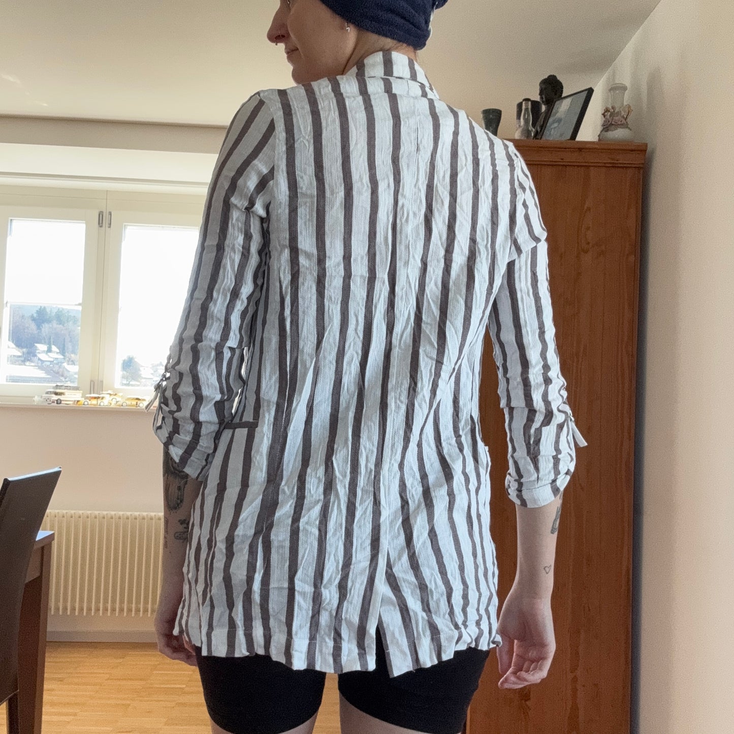 Cardigan blanc à rayures marron