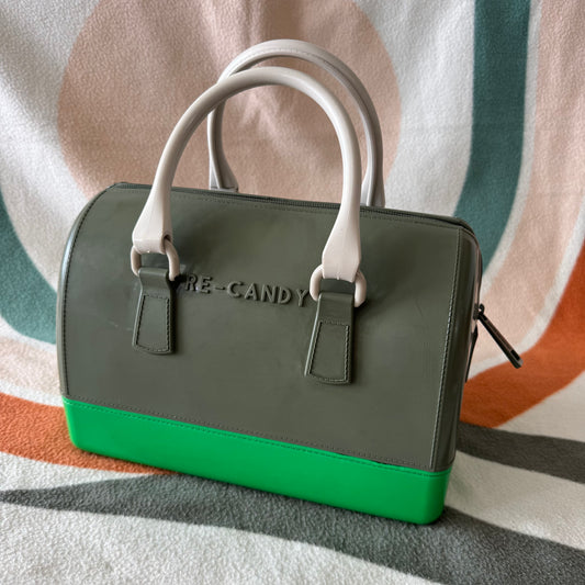 Grüne und graue Tasche
