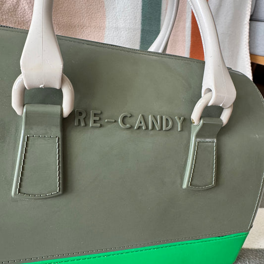 Grüne und graue Tasche