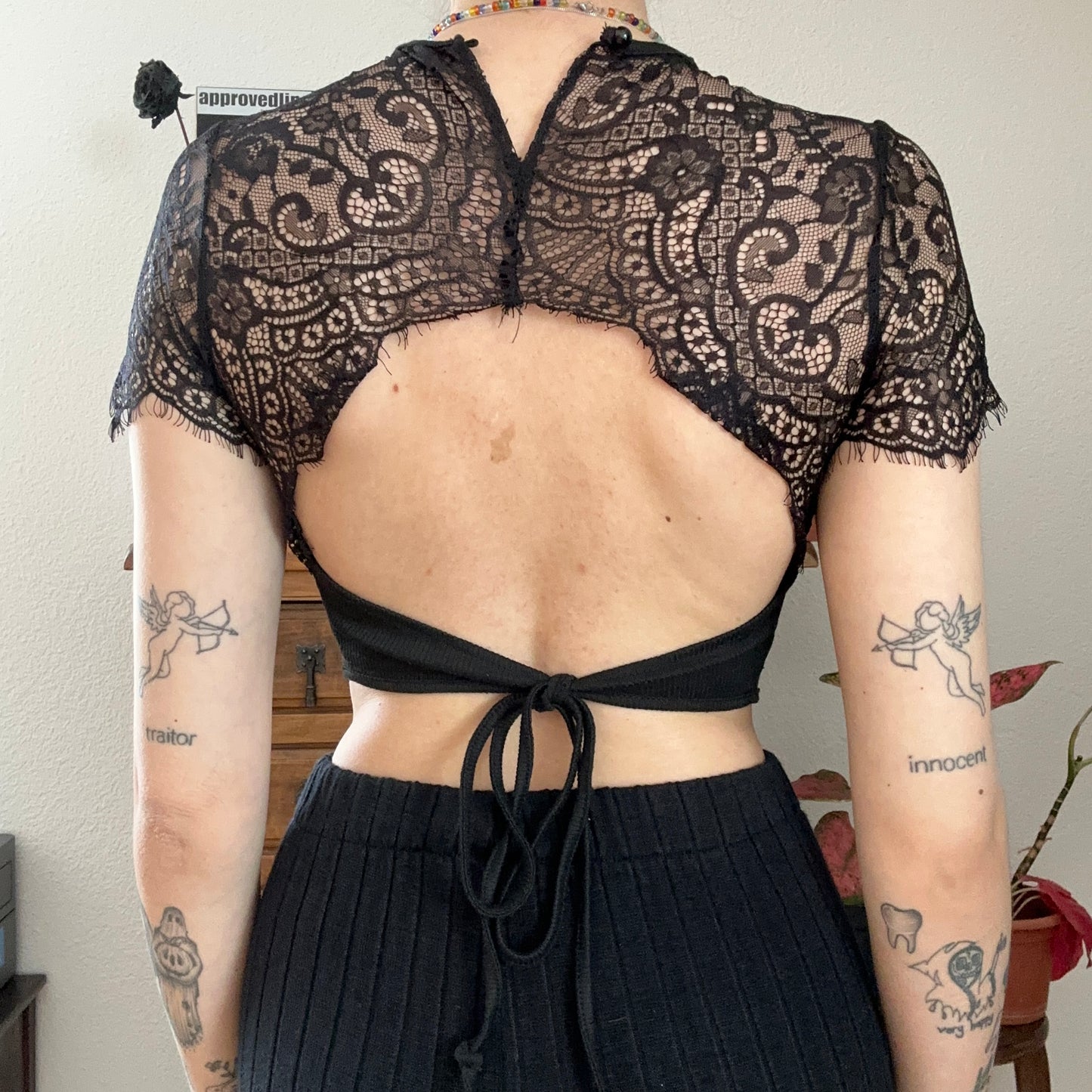 Black cropped Shirt with lace back | Bern