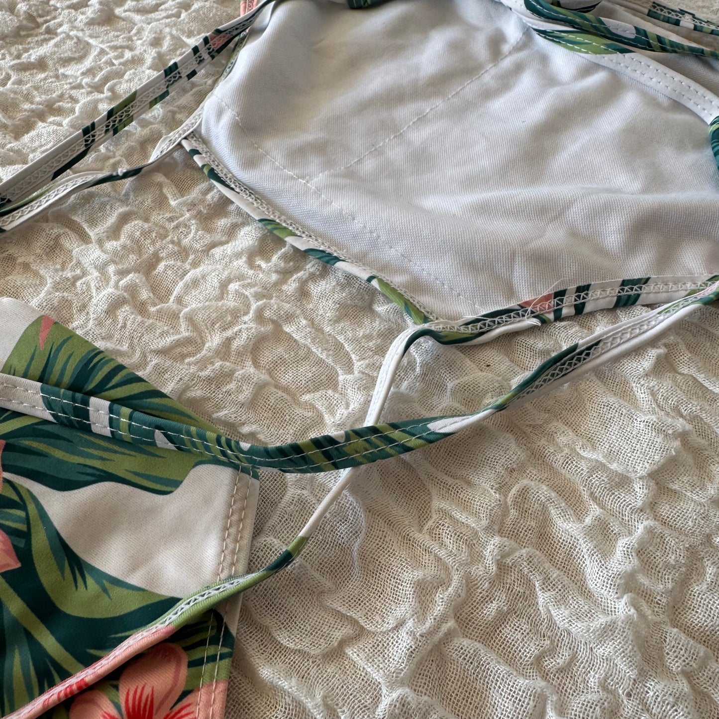 Haut de bikini blanc à motifs verts | Bern