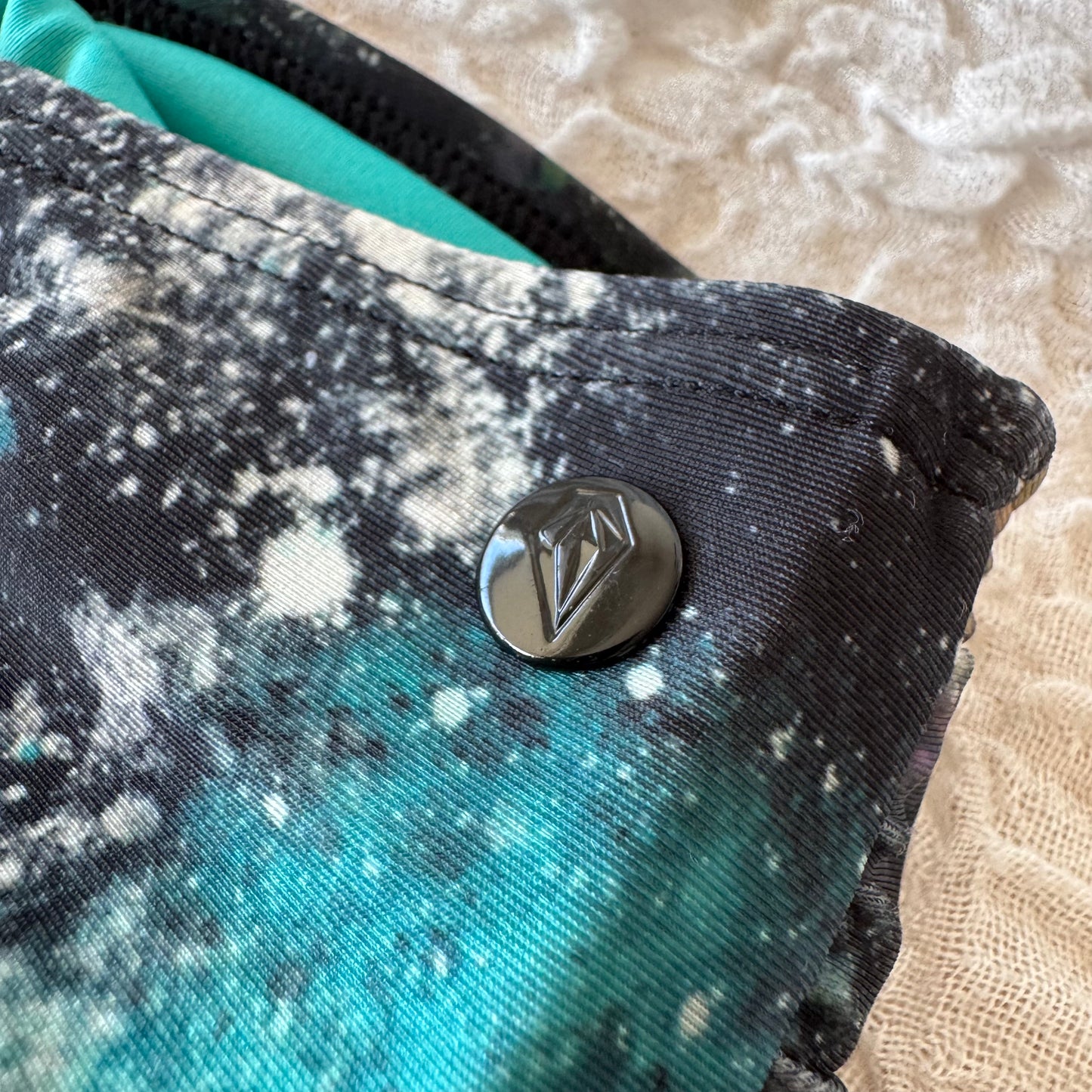 Schwarzes Volcom Bikini-Oberteil | Bern