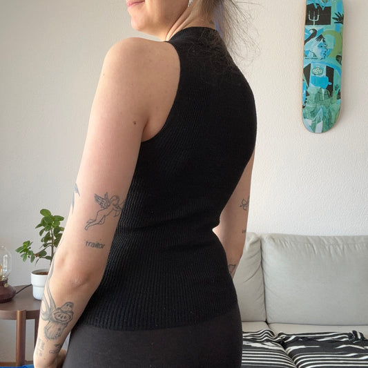 Black Top with cool Cut out | Bern