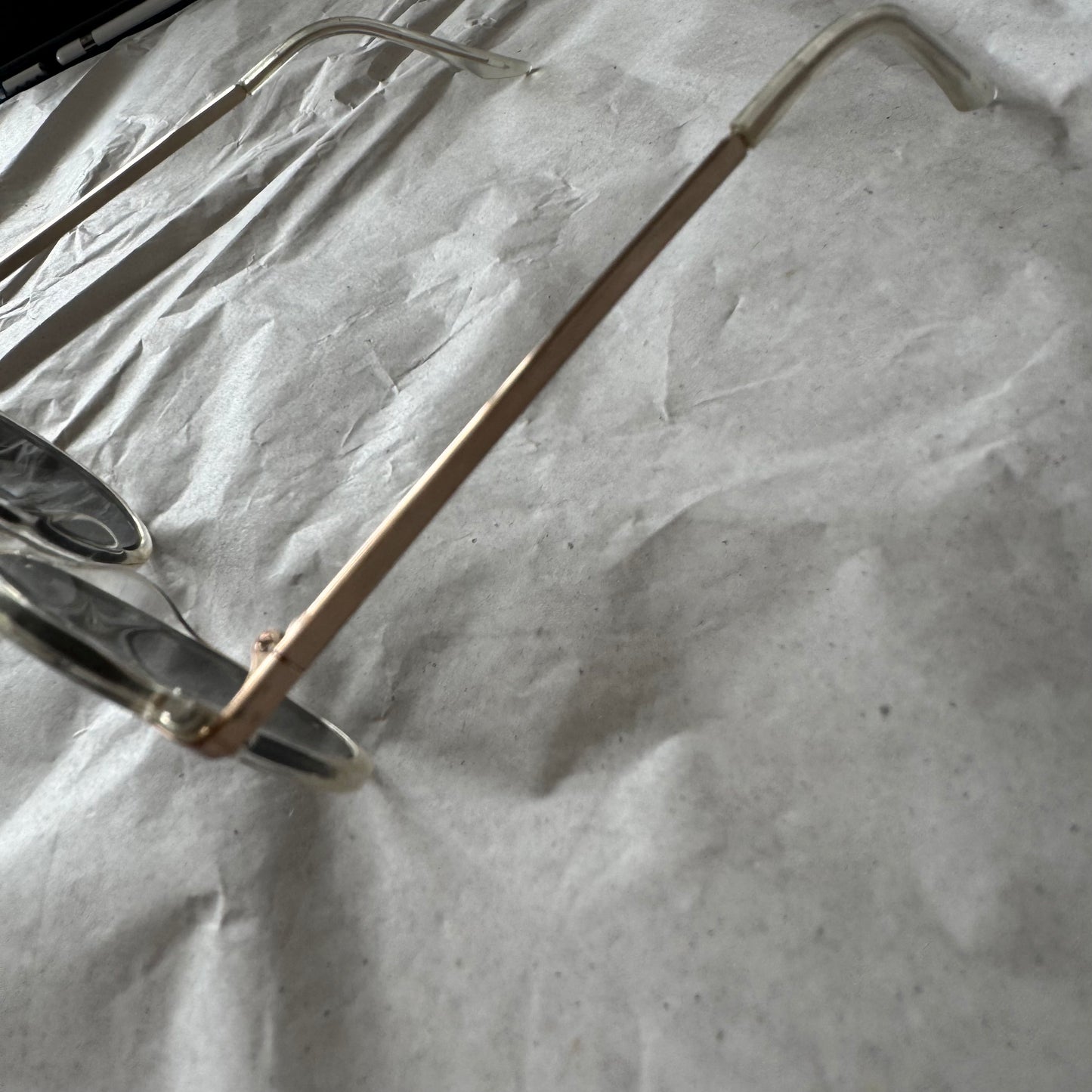 Transparente / silberne Gläser