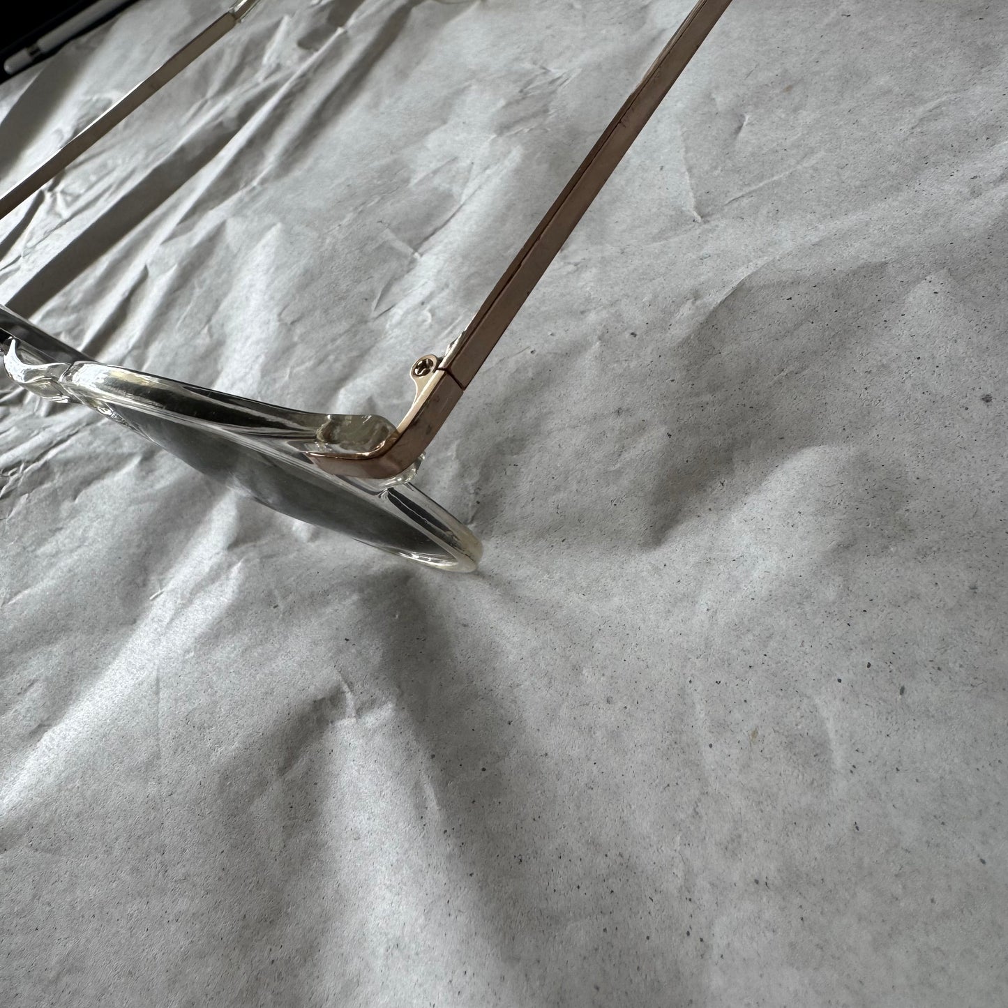 Transparente / silberne Gläser