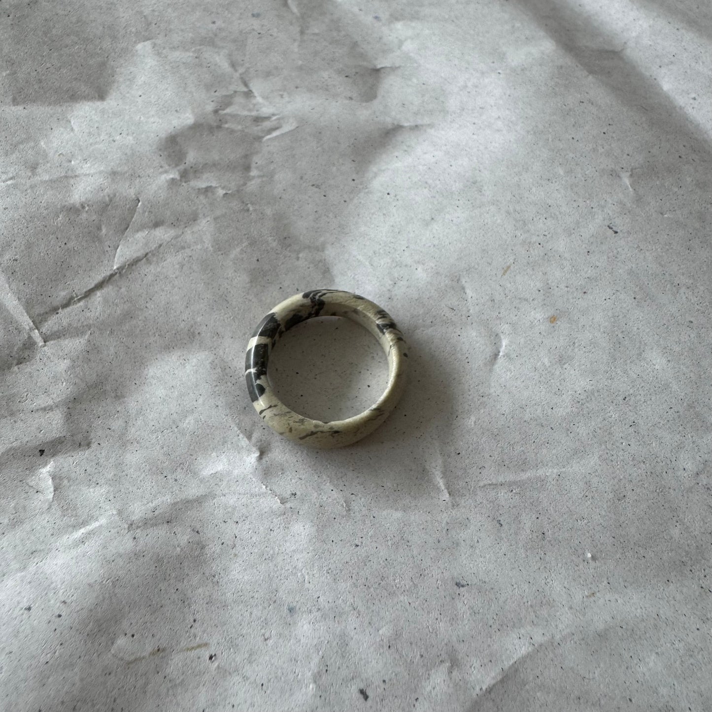 White Ring with black pattern | Bern