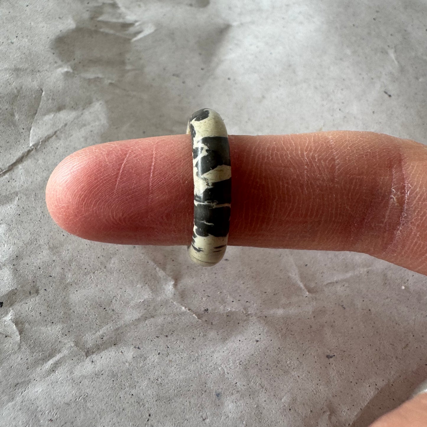 White Ring with black pattern | Bern