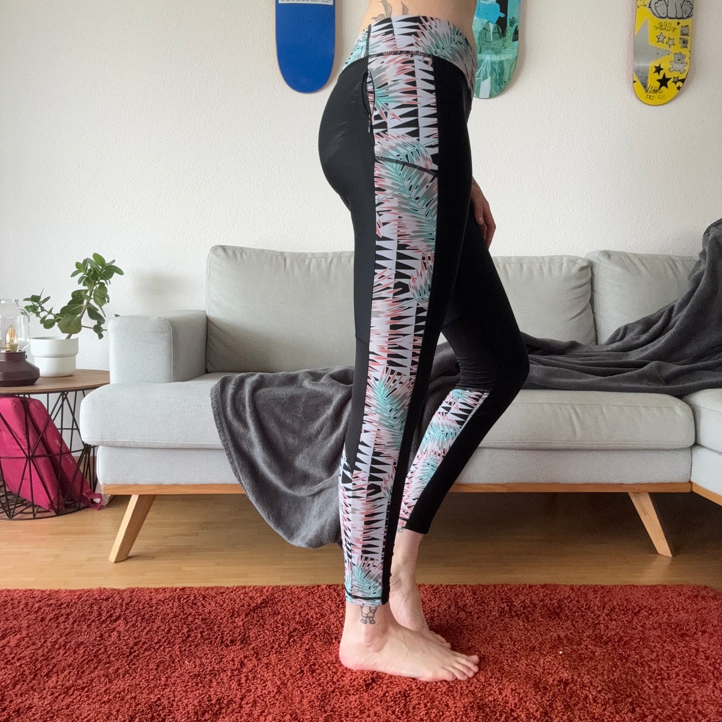 Black Sports Leggings with colorful Pattern | Bern