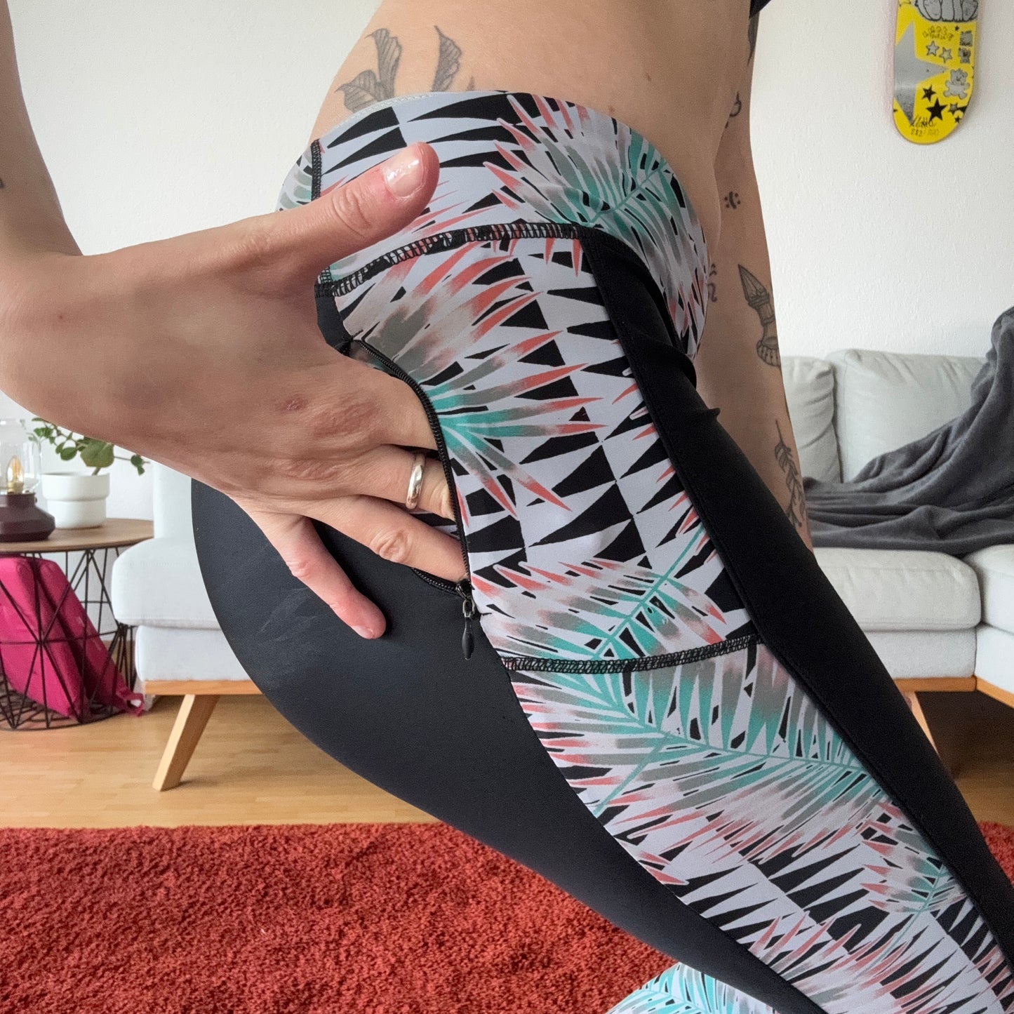 Black Sports Leggings with colorful Pattern | Bern
