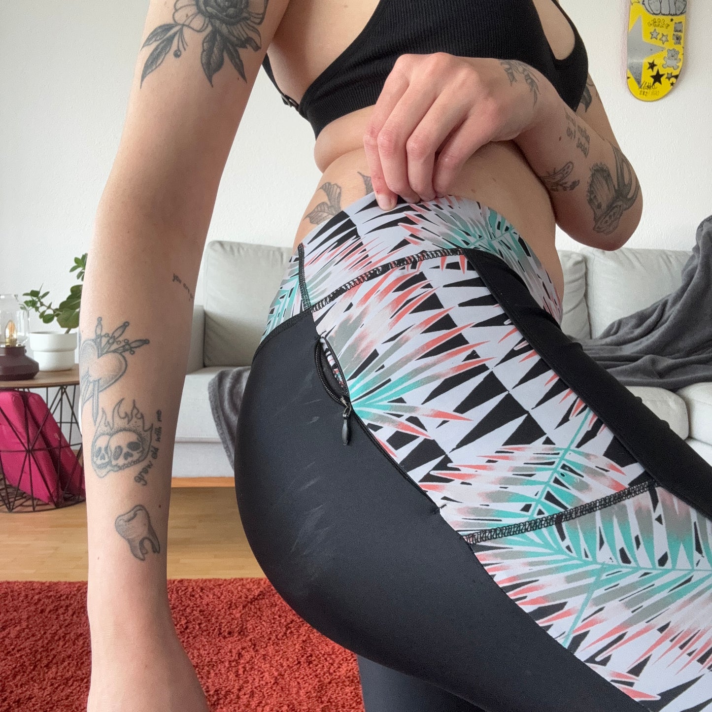 Black Sports Leggings with colorful Pattern | Bern
