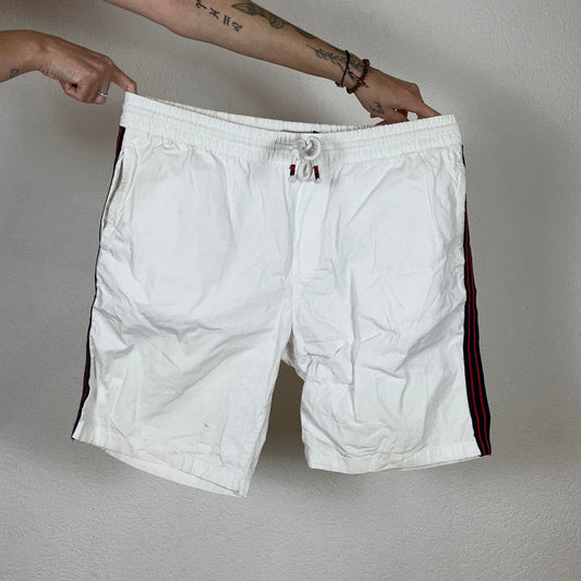 Weiße Shorts