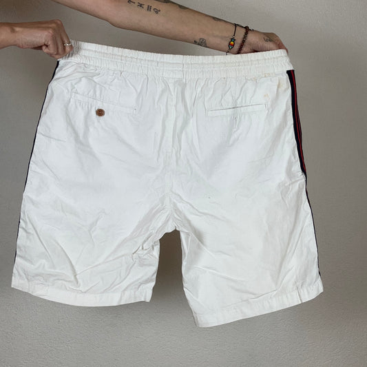 Weiße Shorts