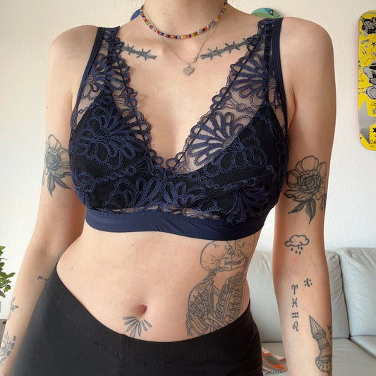 Blaues Spitzen-Bralette