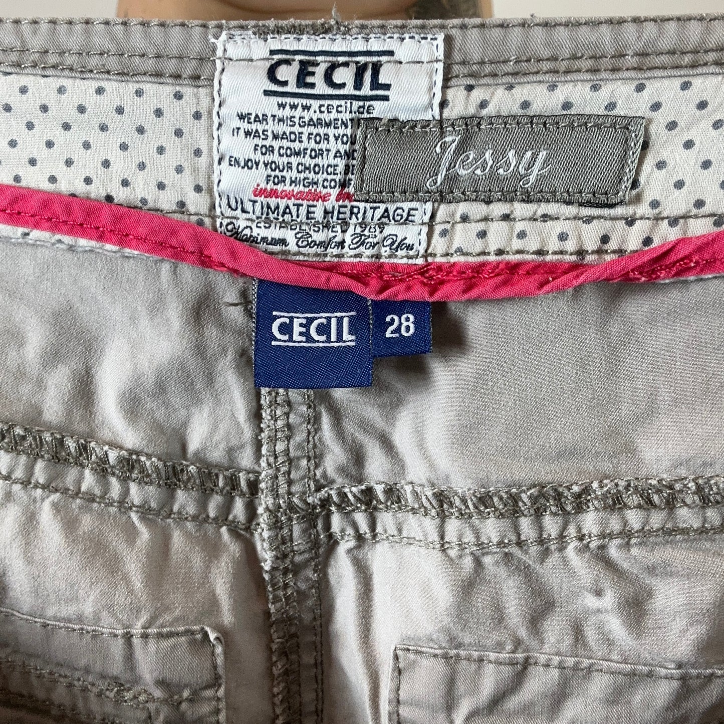 Y2K Beige Capri Cargo Pants