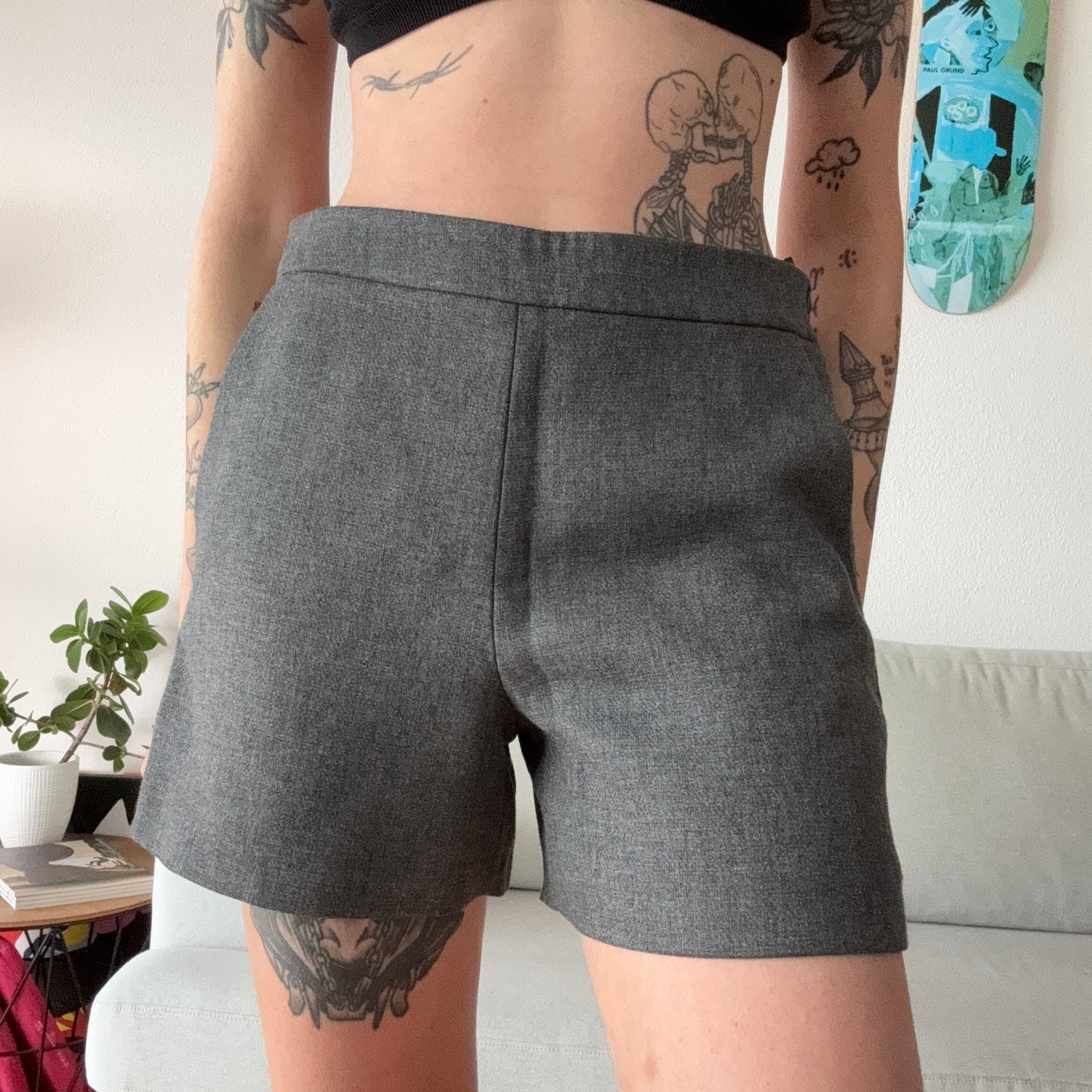 Graue Shorts