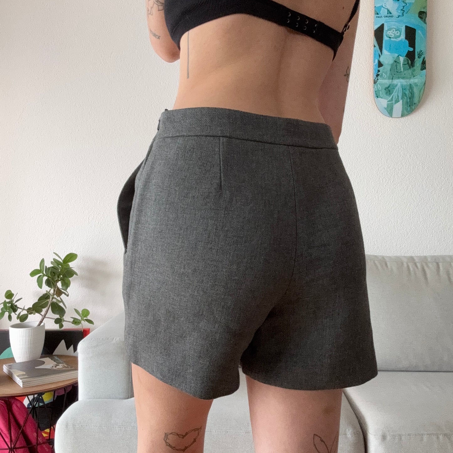 Graue Shorts