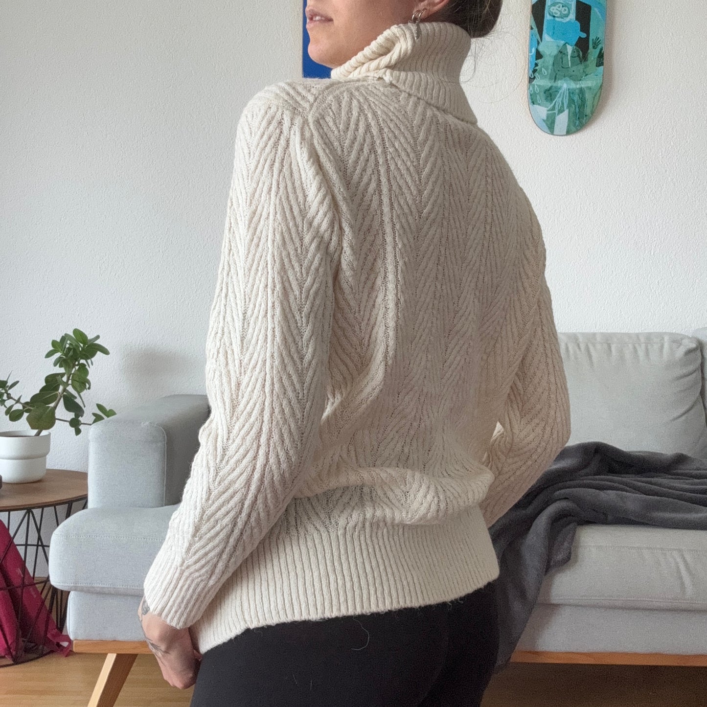 Beigefarbener Rollkragenpullover