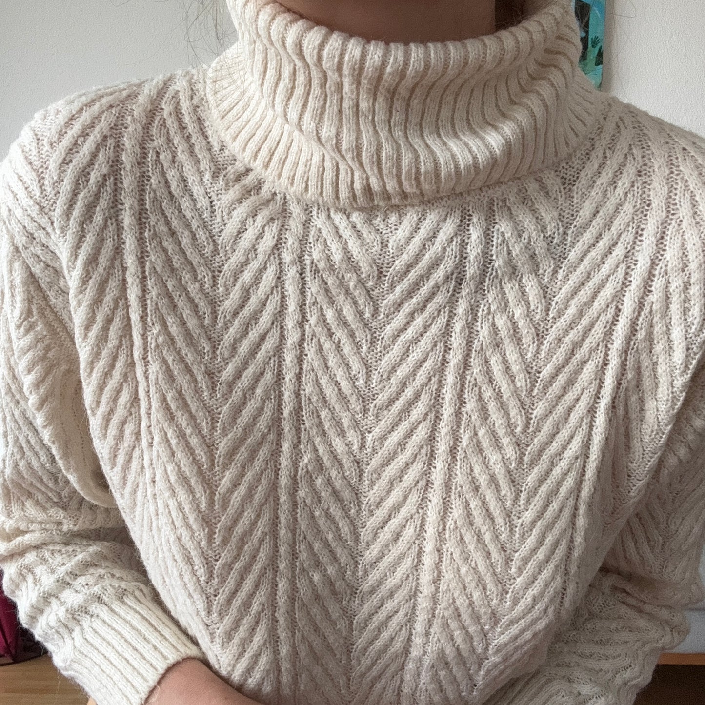 Beigefarbener Rollkragenpullover
